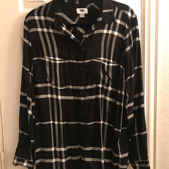 Old Navy Tops - Old Navy black and white flannel